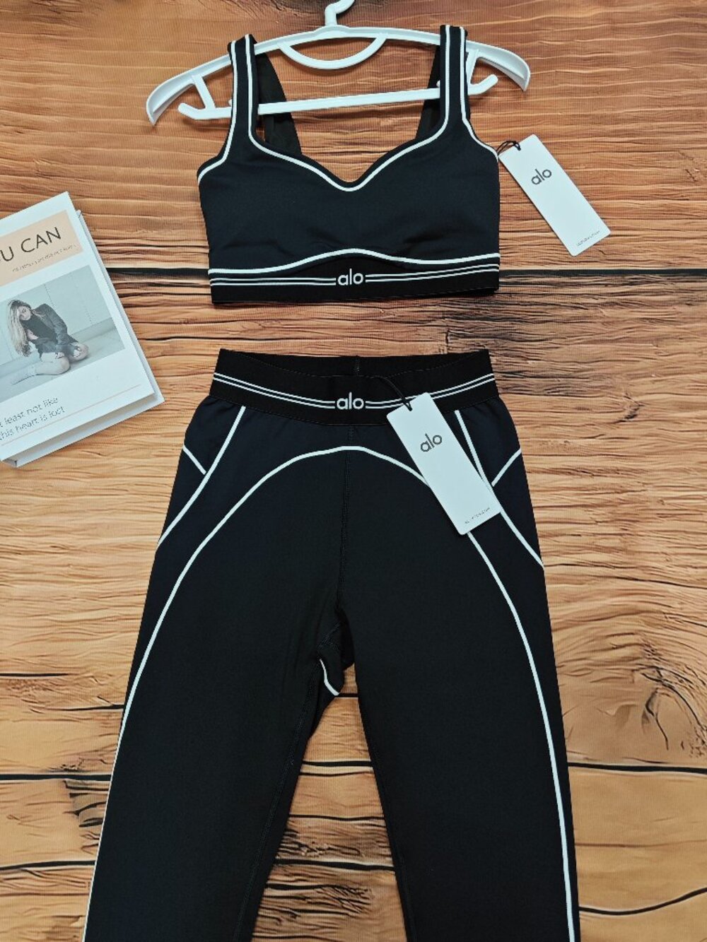 NWT ALO Yoga Airbrush Heart Throb Set 💕 Pilates & Workout Essential - Picture 3 of 9